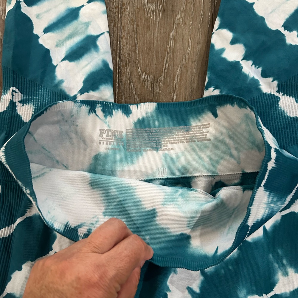 Victoria’s Secret PINK Stylish Teal and White Tie-Dye Leggings - Picture 8 of 12